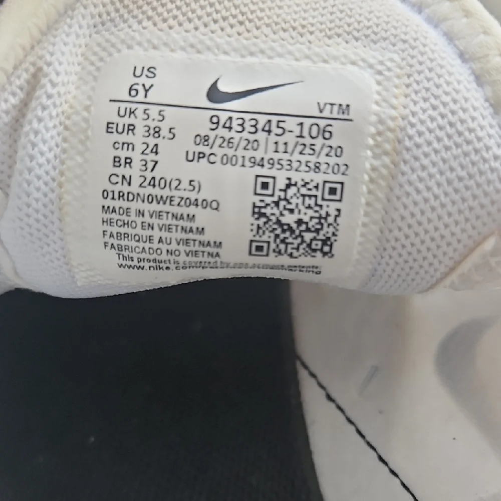 Nike Air Max 270 in White and Blue 6Y - Picture 6 of 6